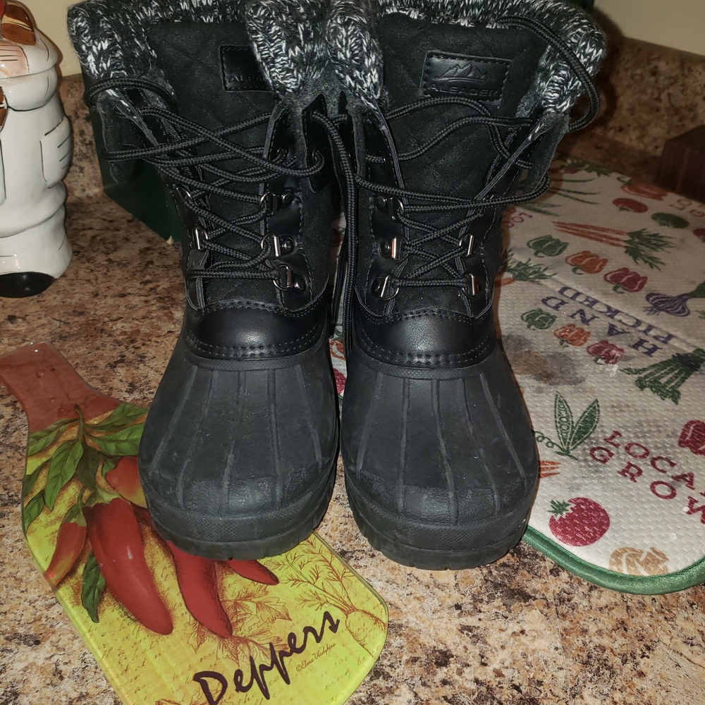 Women's Black Winter Boots - Picture 2 of 5